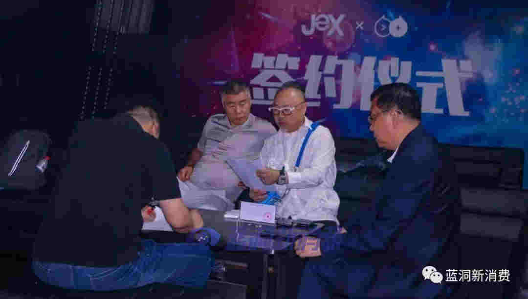 波顿JeX犀利发布新品遇意·JeX ：具有互联网属性的智能雾化产品 